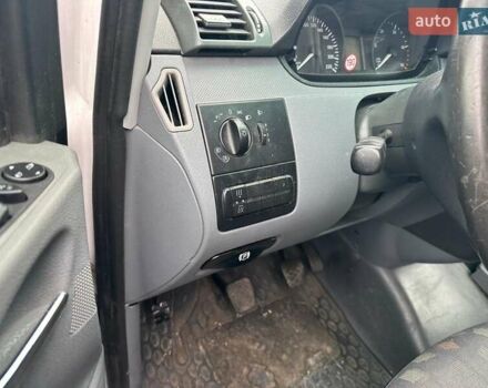 Белый Мерседес Вито, объемом двигателя 2.1 л и пробегом 390 тыс. км за 6500 $, фото 5 на Automoto.ua