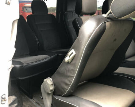 Белый Мерседес Вито, объемом двигателя 2.15 л и пробегом 295 тыс. км за 5500 $, фото 6 на Automoto.ua