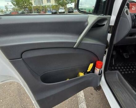 Білий Мерседес Віто, об'ємом двигуна 2.15 л та пробігом 309 тис. км за 7499 $, фото 27 на Automoto.ua