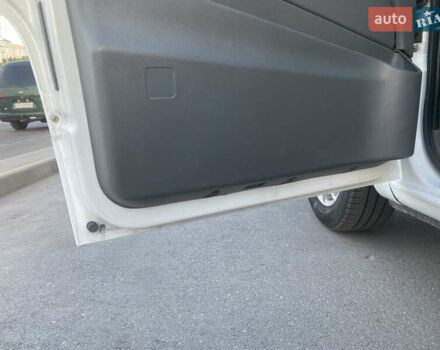 Белый Мерседес Вито, объемом двигателя 2.15 л и пробегом 155 тыс. км за 9500 $, фото 10 на Automoto.ua