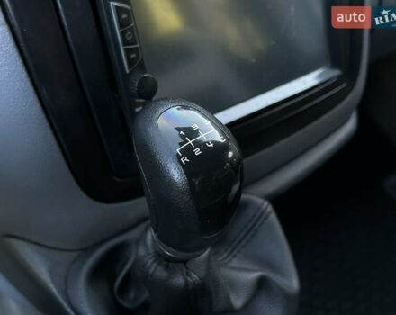 Белый Мерседес Вито, объемом двигателя 2.15 л и пробегом 372 тыс. км за 7999 $, фото 13 на Automoto.ua