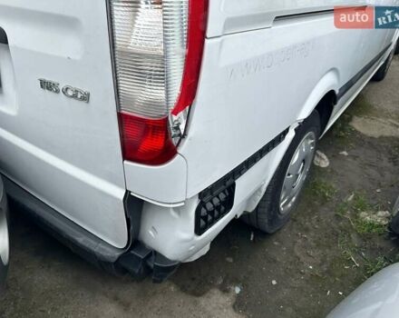 Белый Мерседес Вито, объемом двигателя 2.1 л и пробегом 390 тыс. км за 6500 $, фото 2 на Automoto.ua