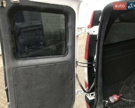 Белый Мерседес Вито, объемом двигателя 2.2 л и пробегом 340 тыс. км за 7500 $, фото 5 на Automoto.ua