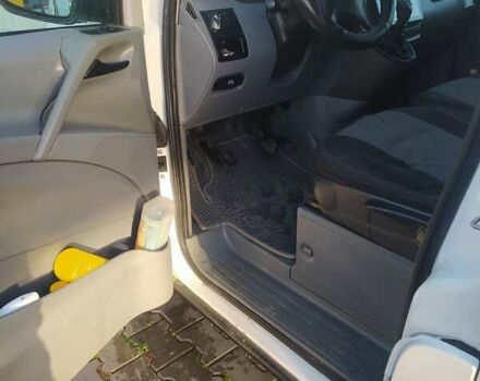 Белый Мерседес Вито, объемом двигателя 2.15 л и пробегом 360 тыс. км за 6500 $, фото 6 на Automoto.ua