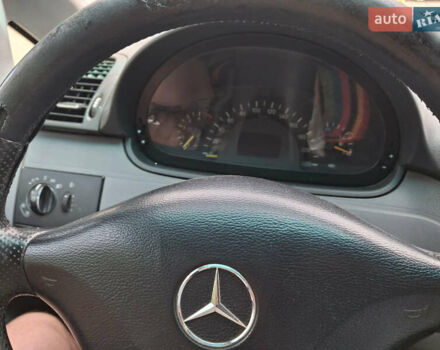 Белый Мерседес Вито, объемом двигателя 2.15 л и пробегом 300 тыс. км за 5000 $, фото 7 на Automoto.ua