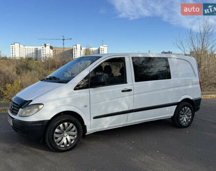 Белый Мерседес Вито, объемом двигателя 2.2 л и пробегом 300 тыс. км за 5900 $, фото 2 на Automoto.ua