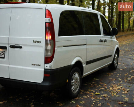Белый Мерседес Вито, объемом двигателя 2.15 л и пробегом 246 тыс. км за 7299 $, фото 6 на Automoto.ua