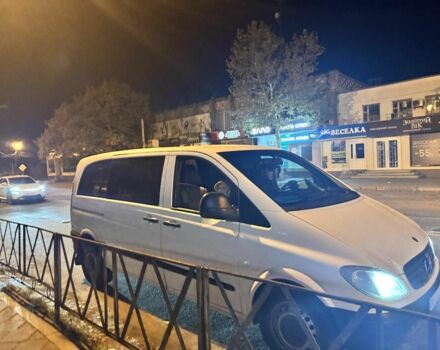 Белый Мерседес Вито, объемом двигателя 2.1 л и пробегом 500 тыс. км за 3499 $, фото 2 на Automoto.ua