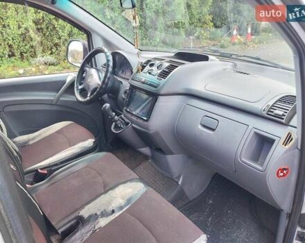 Белый Мерседес Вито, объемом двигателя 2.15 л и пробегом 362 тыс. км за 6250 $, фото 4 на Automoto.ua