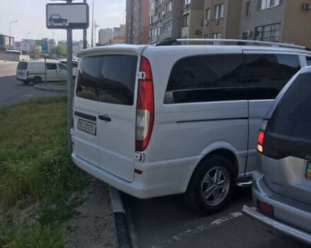 Белый Мерседес Вито, объемом двигателя 2.2 л и пробегом 540 тыс. км за 9000 $, фото 4 на Automoto.ua