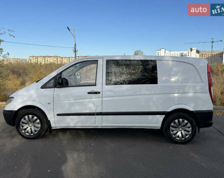 Белый Мерседес Вито, объемом двигателя 2.2 л и пробегом 300 тыс. км за 5900 $, фото 3 на Automoto.ua