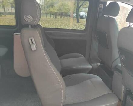 Белый Мерседес Вито, объемом двигателя 2.2 л и пробегом 430 тыс. км за 7000 $, фото 6 на Automoto.ua