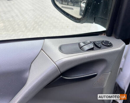 Мерседес Вито 2005 в Черновцах на Automoto.ua Белый Мерседес Вито, объемом двигателя 2.2 л и пробегом 317 тыс. км за 8000 $, фото 6 на Automoto.ua