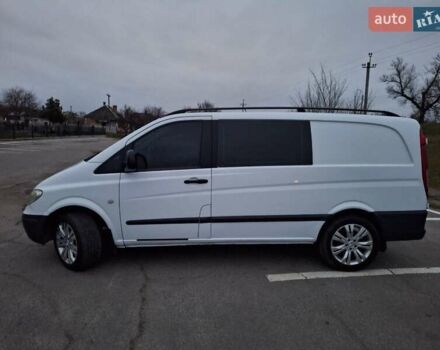 Белый Мерседес Вито, объемом двигателя 2.2 л и пробегом 394 тыс. км за 8000 $, фото 3 на Automoto.ua