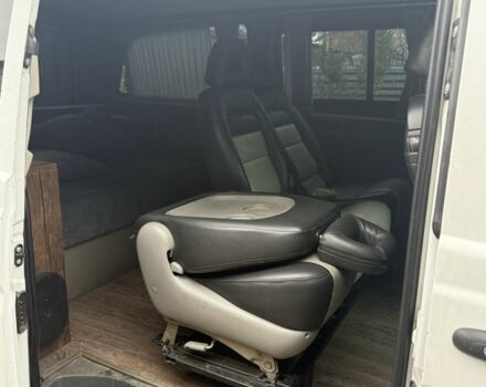 Белый Мерседес Вито, объемом двигателя 2.1 л и пробегом 270 тыс. км за 8300 $, фото 2 на Automoto.ua