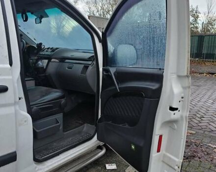 Белый Мерседес Вито, объемом двигателя 2.15 л и пробегом 468 тыс. км за 12167 $, фото 10 на Automoto.ua