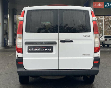 Белый Мерседес Вито, объемом двигателя 2.15 л и пробегом 263 тыс. км за 7499 $, фото 4 на Automoto.ua