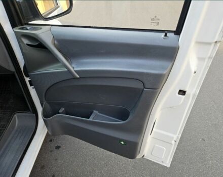 Білий Мерседес Віто, об'ємом двигуна 2.1 л та пробігом 370 тис. км за 7200 $, фото 23 на Automoto.ua