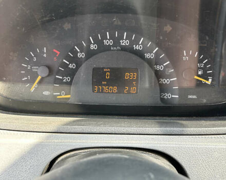 Белый Мерседес Вито, объемом двигателя 2.15 л и пробегом 377 тыс. км за 7000 $, фото 4 на Automoto.ua