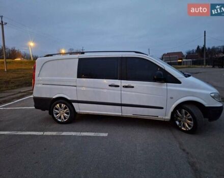 Белый Мерседес Вито, объемом двигателя 2.2 л и пробегом 394 тыс. км за 8000 $, фото 4 на Automoto.ua