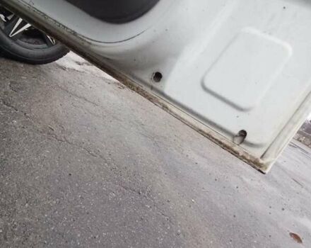 Белый Мерседес Вито, объемом двигателя 2.15 л и пробегом 350 тыс. км за 7500 $, фото 13 на Automoto.ua