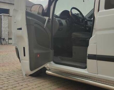 Белый Мерседес Вито, объемом двигателя 2.2 л и пробегом 362 тыс. км за 8000 $, фото 4 на Automoto.ua