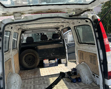 Белый Мерседес Вито, объемом двигателя 2.15 л и пробегом 377 тыс. км за 7000 $, фото 7 на Automoto.ua