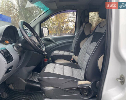 Белый Мерседес Вито, объемом двигателя 2.15 л и пробегом 263 тыс. км за 7499 $, фото 7 на Automoto.ua