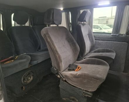 Белый Мерседес Вито, объемом двигателя 2.1 л и пробегом 300 тыс. км за 6600 $, фото 4 на Automoto.ua