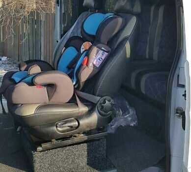 Белый Мерседес Вито, объемом двигателя 2.2 л и пробегом 367 тыс. км за 7000 $, фото 10 на Automoto.ua