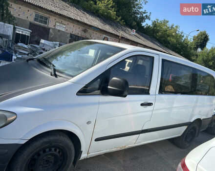 Белый Мерседес Вито, объемом двигателя 2.15 л и пробегом 377 тыс. км за 7000 $, фото 2 на Automoto.ua