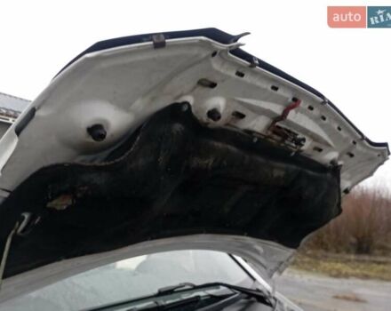 Белый Мерседес Вито, объемом двигателя 2.15 л и пробегом 350 тыс. км за 7500 $, фото 8 на Automoto.ua