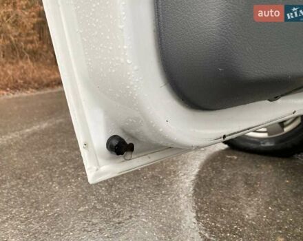 Белый Мерседес Вито, объемом двигателя 2.2 л и пробегом 336 тыс. км за 8999 $, фото 51 на Automoto.ua