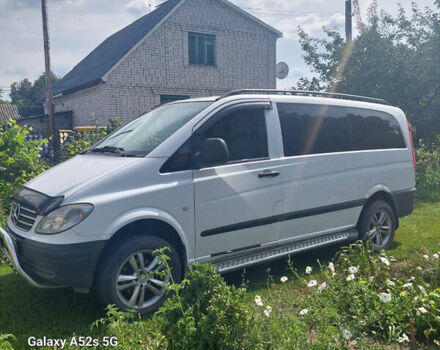 Белый Мерседес Вито, объемом двигателя 2.15 л и пробегом 275 тыс. км за 11000 $, фото 1 на Automoto.ua