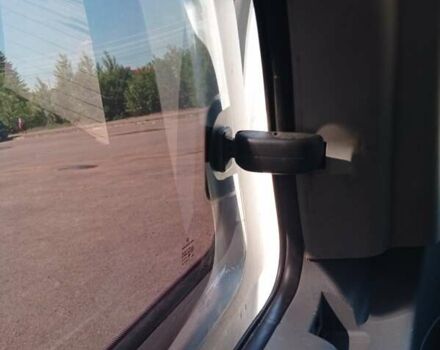 Белый Мерседес Вито, объемом двигателя 2.1 л и пробегом 320 тыс. км за 8600 $, фото 8 на Automoto.ua