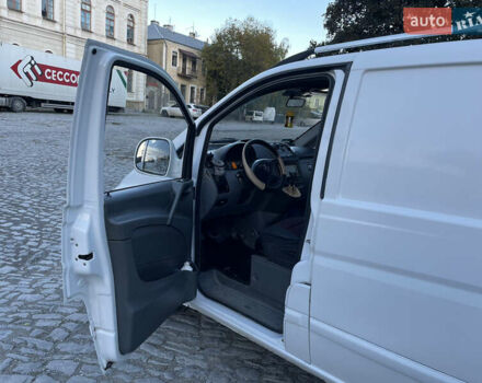 Белый Мерседес Вито, объемом двигателя 2.15 л и пробегом 300 тыс. км за 7000 $, фото 6 на Automoto.ua