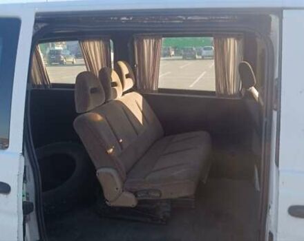 Белый Мерседес Вито, объемом двигателя 2.2 л и пробегом 446 тыс. км за 4600 $, фото 3 на Automoto.ua