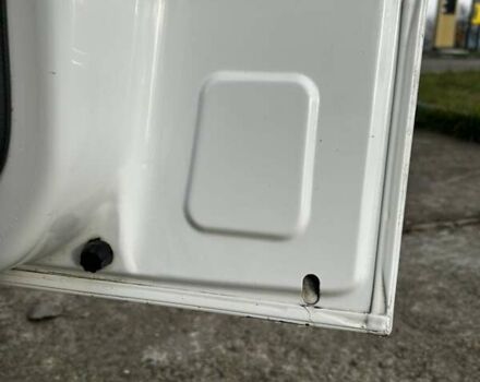 Білий Мерседес Віто, об'ємом двигуна 2.15 л та пробігом 365 тис. км за 7550 $, фото 8 на Automoto.ua