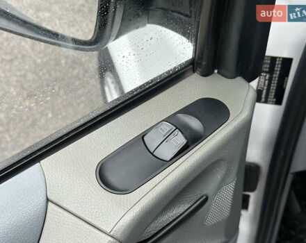 Білий Мерседес Віто, об'ємом двигуна 2.15 л та пробігом 360 тис. км за 6600 $, фото 22 на Automoto.ua