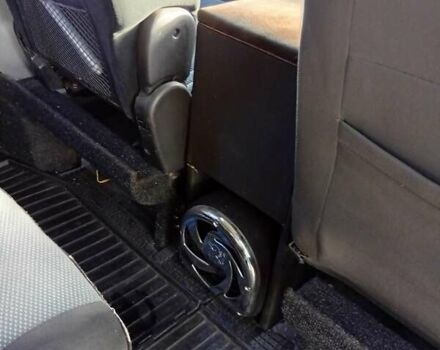 Белый Мерседес Вито, объемом двигателя 2.15 л и пробегом 330 тыс. км за 9300 $, фото 7 на Automoto.ua