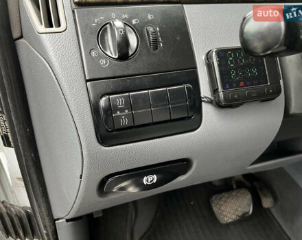 Белый Мерседес Вито, объемом двигателя 2.15 л и пробегом 370 тыс. км за 8000 $, фото 14 на Automoto.ua