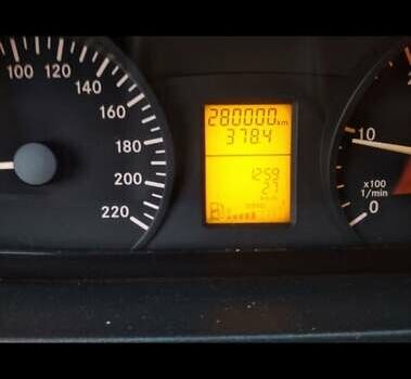 Белый Мерседес Вито, объемом двигателя 2.2 л и пробегом 289 тыс. км за 9100 $, фото 26 на Automoto.ua