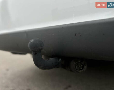 Белый Мерседес Вито, объемом двигателя 2.15 л и пробегом 277 тыс. км за 8000 $, фото 28 на Automoto.ua