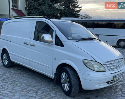 Белый Мерседес Вито, объемом двигателя 2.15 л и пробегом 300 тыс. км за 7000 $, фото 3 на Automoto.ua