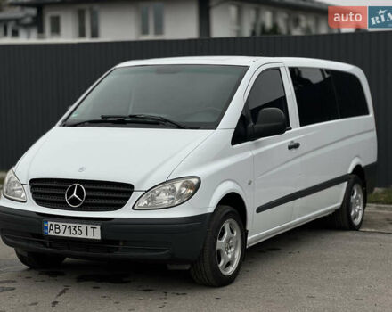 Белый Мерседес Вито, объемом двигателя 2.15 л и пробегом 277 тыс. км за 8000 $, фото 2 на Automoto.ua