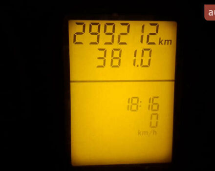 Белый Мерседес Вито, объемом двигателя 2.15 л и пробегом 300 тыс. км за 7200 $, фото 9 на Automoto.ua