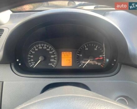 Белый Мерседес Вито, объемом двигателя 2.15 л и пробегом 400 тыс. км за 9200 $, фото 6 на Automoto.ua