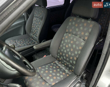 Белый Мерседес Вито, объемом двигателя 2.15 л и пробегом 277 тыс. км за 8000 $, фото 16 на Automoto.ua