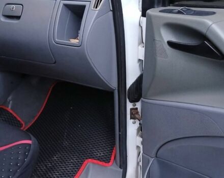 Белый Мерседес Вито, объемом двигателя 2.1 л и пробегом 363 тыс. км за 8800 $, фото 7 на Automoto.ua