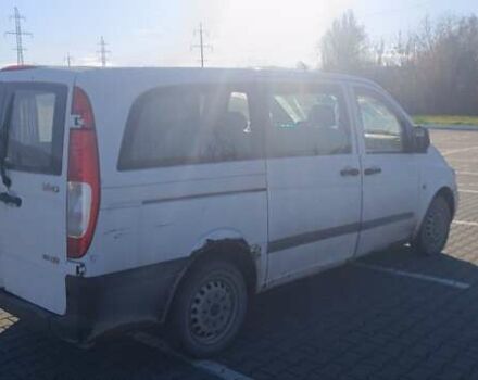 Белый Мерседес Вито, объемом двигателя 2.2 л и пробегом 446 тыс. км за 4600 $, фото 1 на Automoto.ua